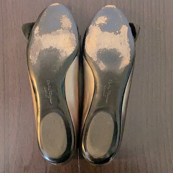 Salvatore Ferragamo Metallic Bow Tie Flat Size 6 - Picture 11 of 12